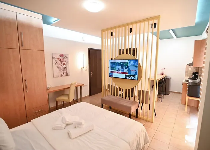 The Whole Packet C3 Center With Parking Larissa