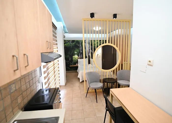 The Whole Packet C3 Center With Parking