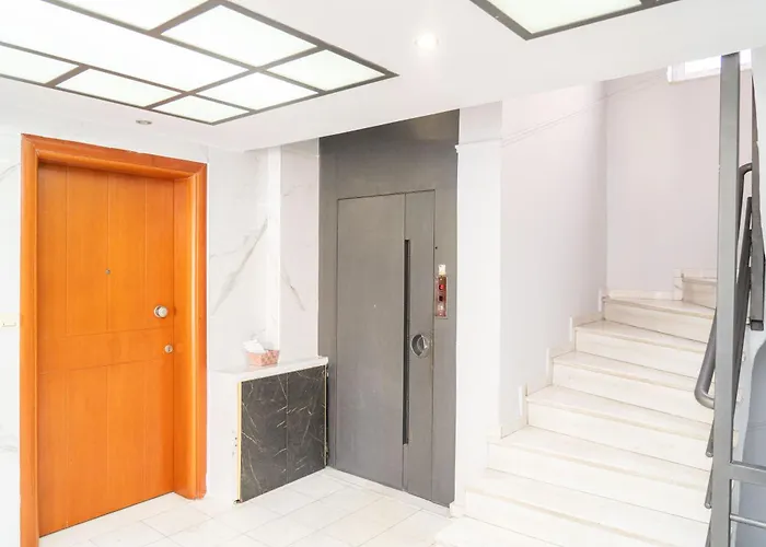 The Whole Packet C3 Center With Parking * Larissa