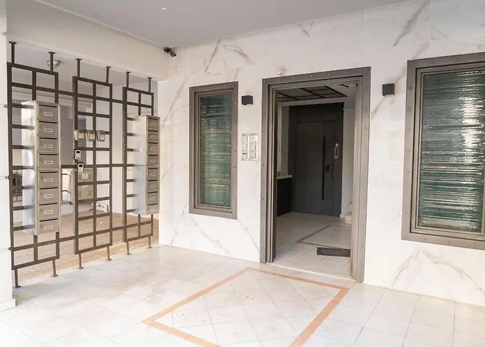 The Whole Packet C3 Center With Parking * Larissa